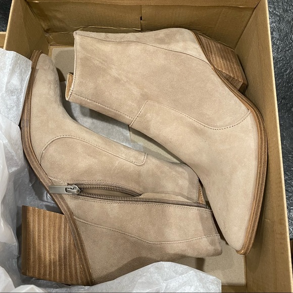 New Steve Madden Mallorie Taupe Suede Booties - Picture 2 of 3